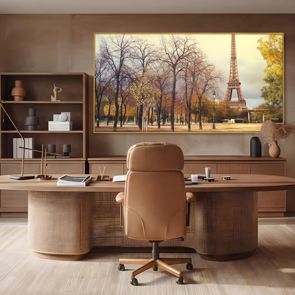 Tablou canvas cu tablou canvas cu turnul eiffel toamna, in rama de aluminiu auriu, pe perete intr-un birou
